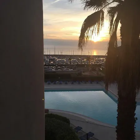 Beau T2 Vue Mer Dans Standing Avec Piscine Classe 3 Etoiles * Six-Fours-les-Plages